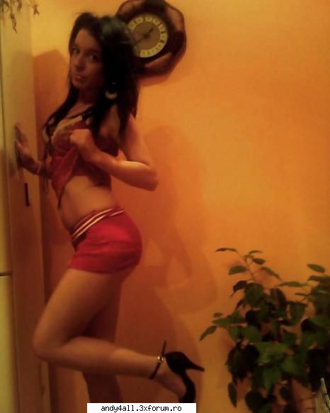 fete din romania singure cu id-uri de messenger care  se dezbraca online pe camera web si fac ce